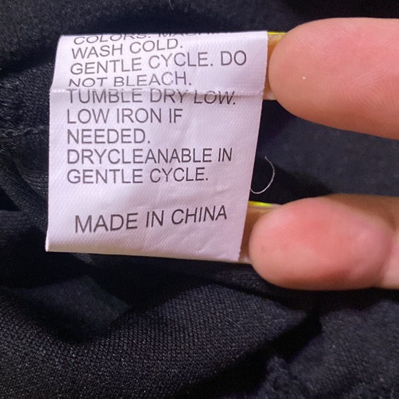 Woman’s black tank top - Picture 5 of 5